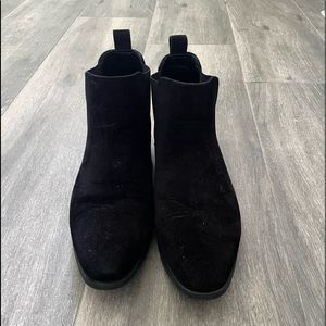 New Chelsea boots men. Size 9.  Brand:ASOS